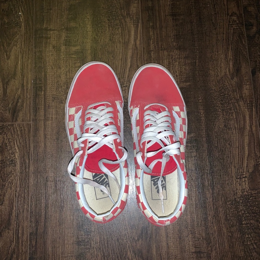 women’s red checkered vans